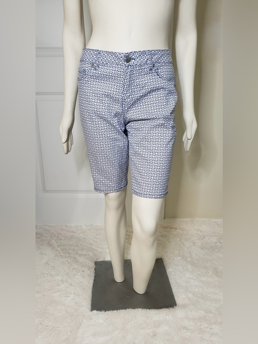 D. Jeans Womens Geometric Print Bermuda Shorts Blue / White Cotton Blend Size 12
